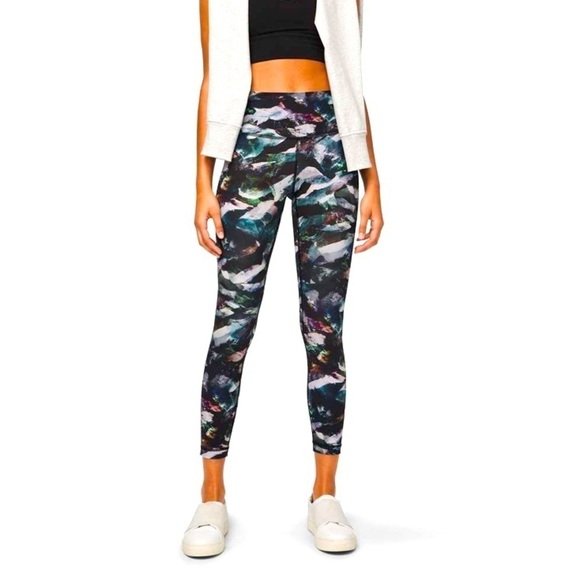 lululemon athletica Pants - Lululemon Wunder Under glacier camo watercolor print 25 inch Legging size 4